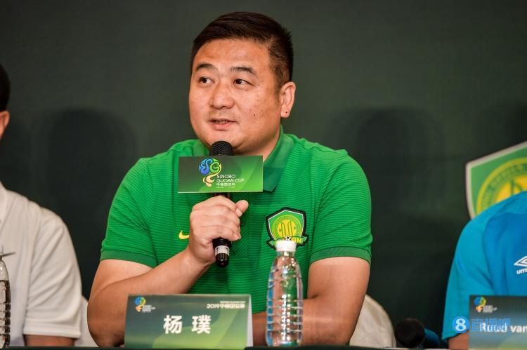 娇妻玩4p被3个男人玩4p小说